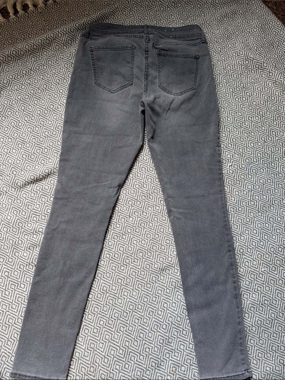 Old Navy Charcoal Super Skinny Jeggings - Picture 4 of 10